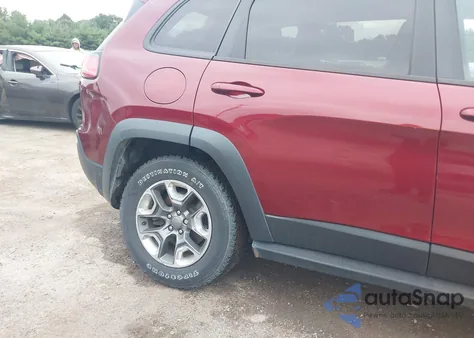 2019 Jeep Cherokee Trailhawk Elite 4X4 from USA, damaged, VIN 1C4PJMBX7KD400422